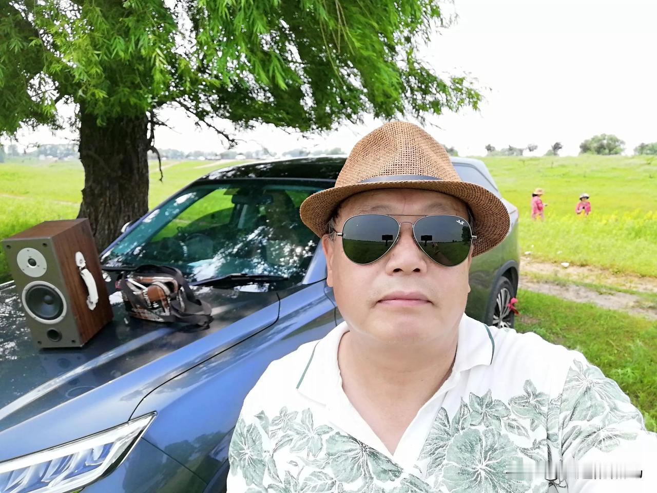 思想挺顽固，意志很坚強，远方很遥远，旅途很劳累，行车很危险。但我初衷不曾改变，自
