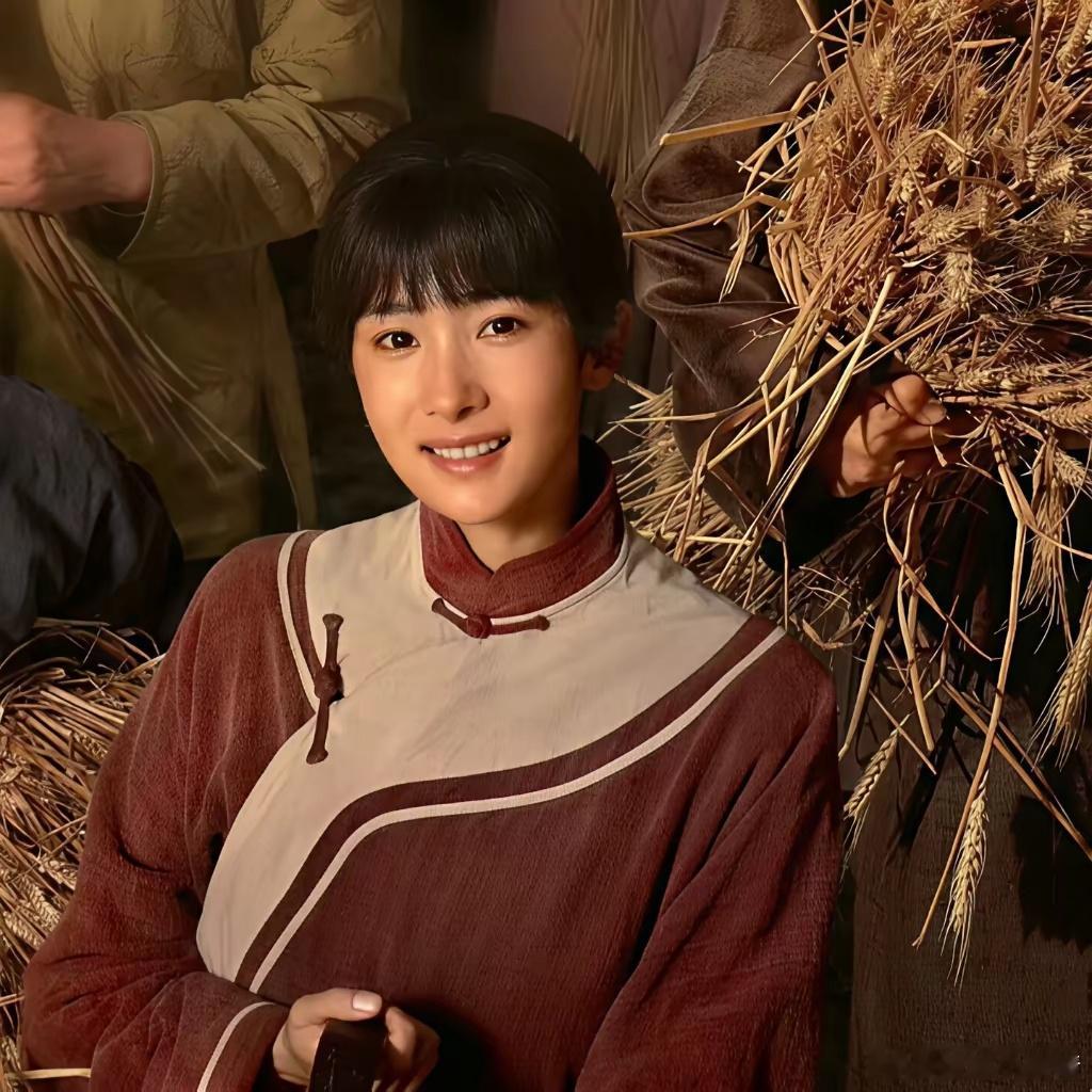 去年杨幂演《狐妖小红娘》，被骂：装嫩演技差。​今年新剧《生万物》演一个灰头土脸的
