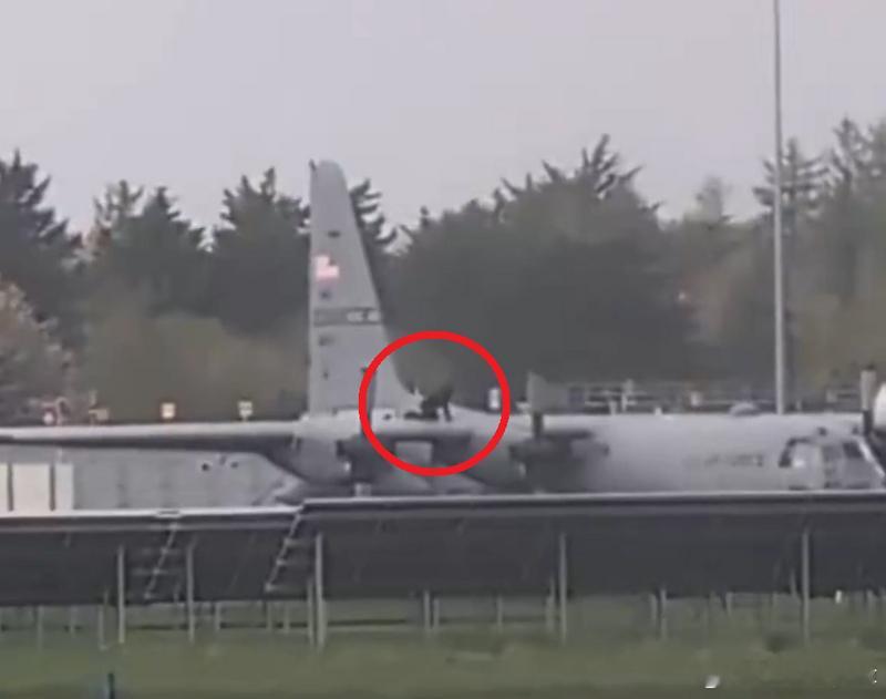 突发！爱尔兰机场一男子闯入管制区 持斧砍击美军运输机被捕海外新鲜事 一起发生在机