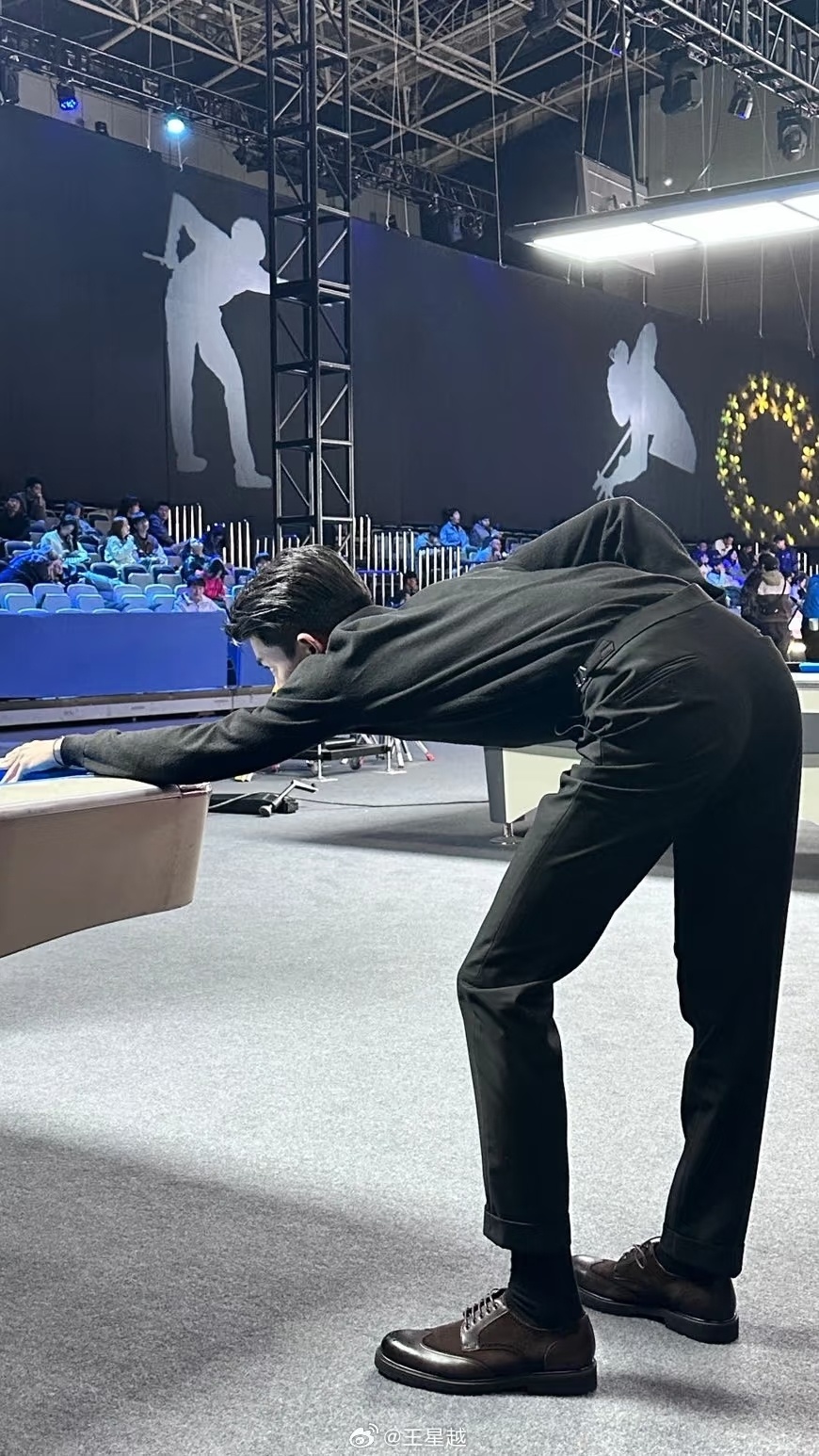 王涛在暴雪时分这张图我一直很喜欢，当过我好长一段时间的壁纸[捂嘴哭] ​​​