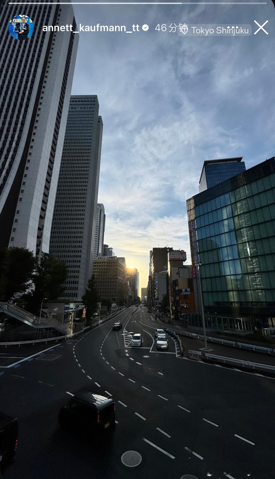 考夫蔓到达东京新宿 ​​​