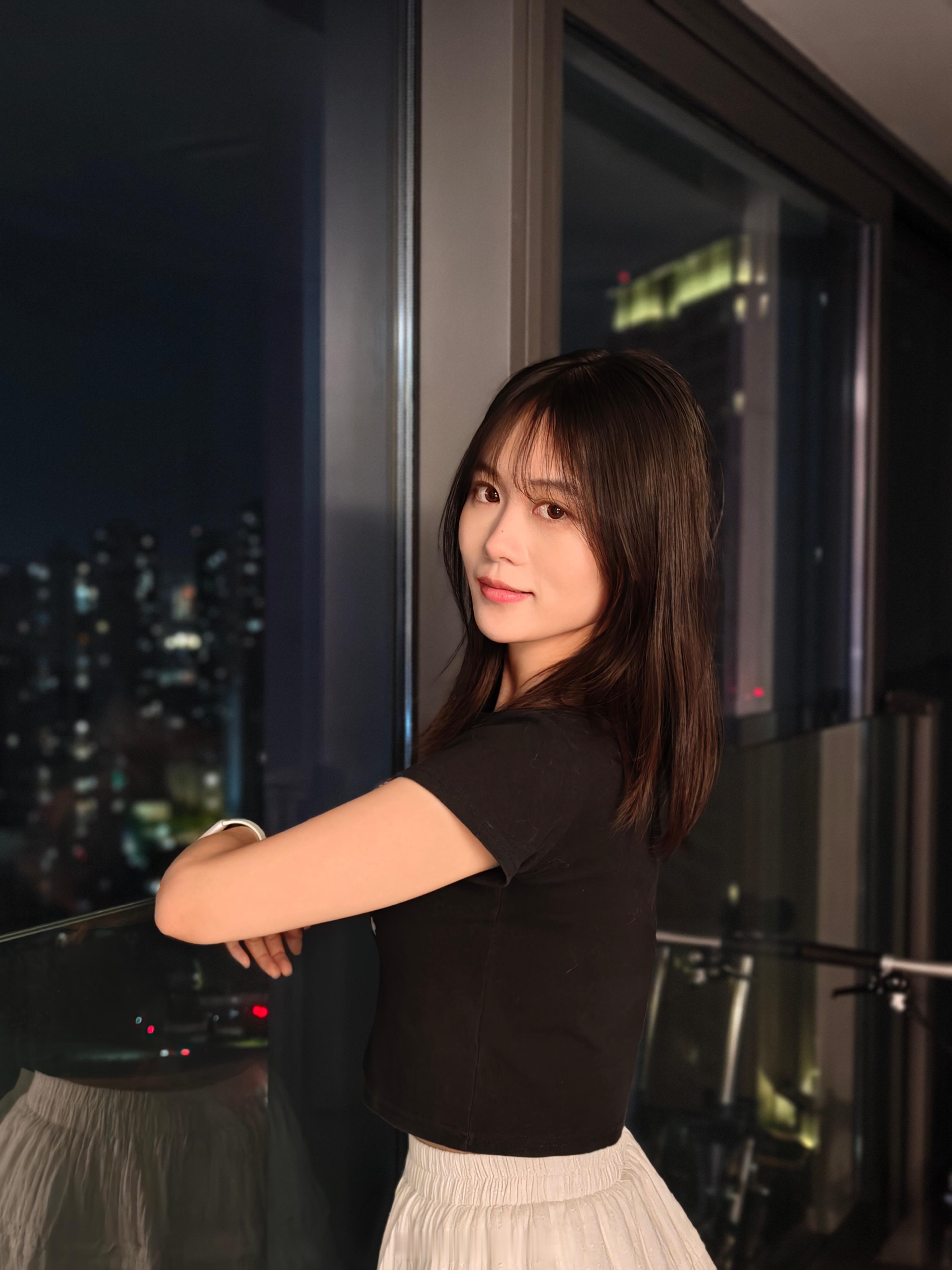 三台不同品牌的超大杯影像旗舰晚上室内光线稍弱来组2X人像随手拍更喜欢哪张？照片猜
