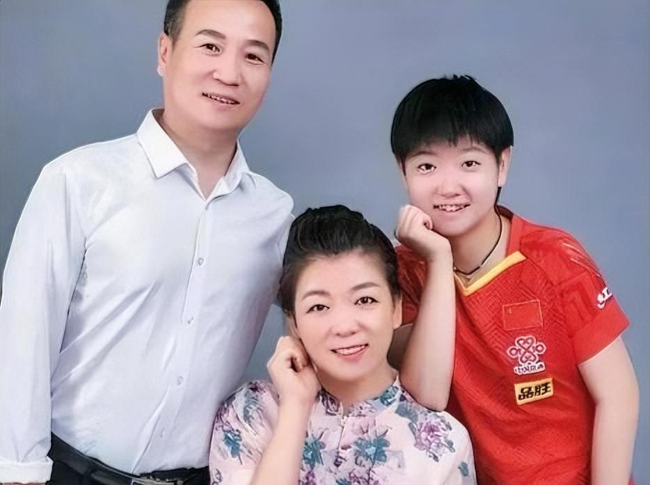孙颖莎家庭情况
孙颖莎2000年生于河北石家庄，是家里独生女，家境平平，家里没人