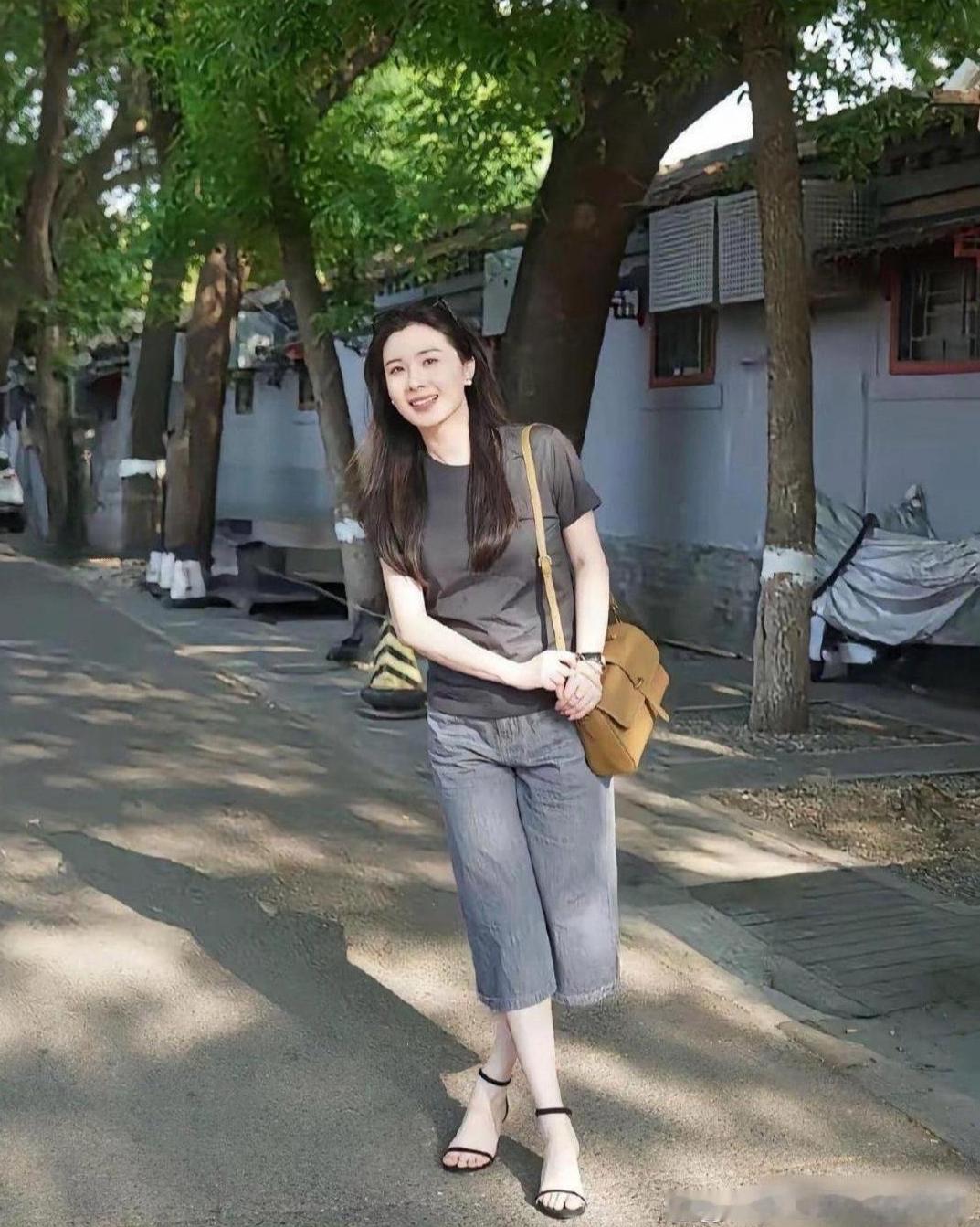 别人都说我长得像关之琳，你觉得像吗？