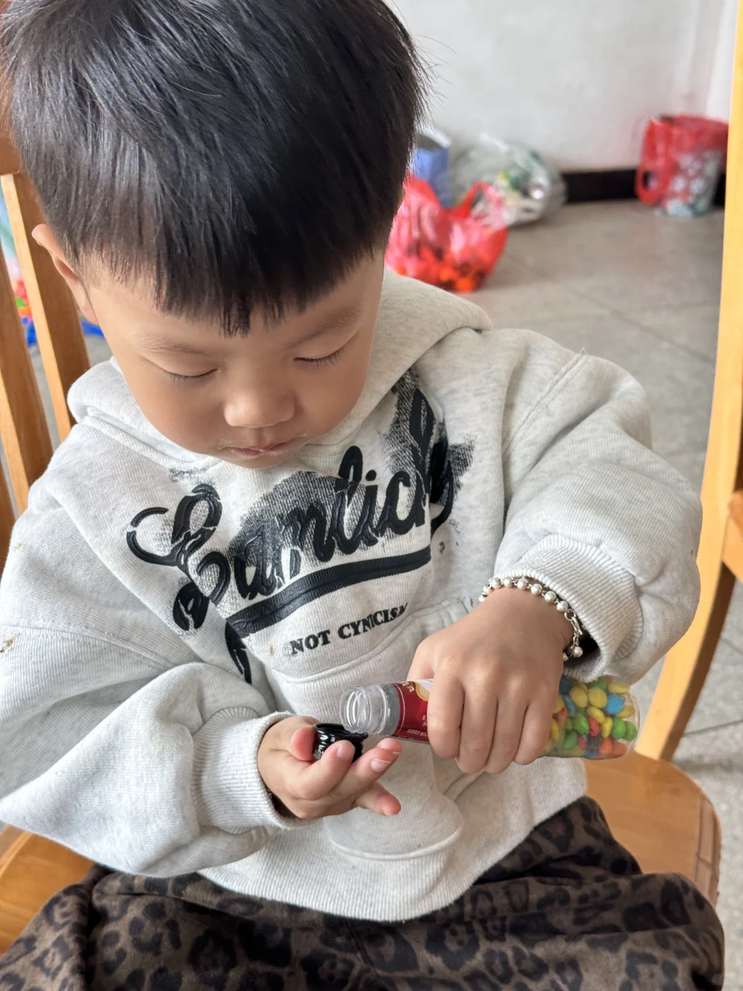 好大儿又吃糖了…