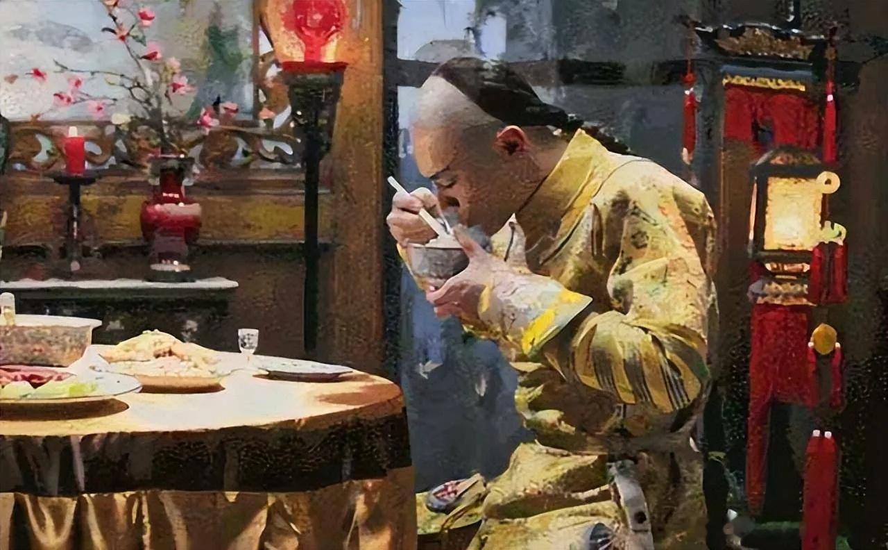历史 很多人觉得皇帝的生活就是睡到自然醒，有人伺候，有戏看，有妃子相伴。可还原清