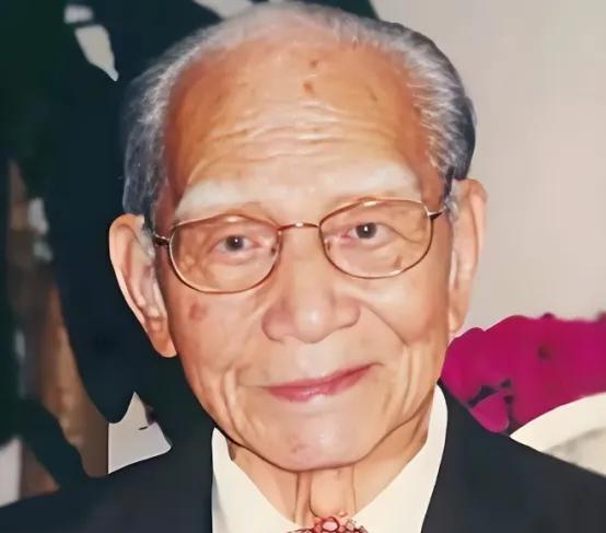 1949年，江苏宜兴一处临时战俘营里，一个被俘的国民党副师长突然认出了我军团长。