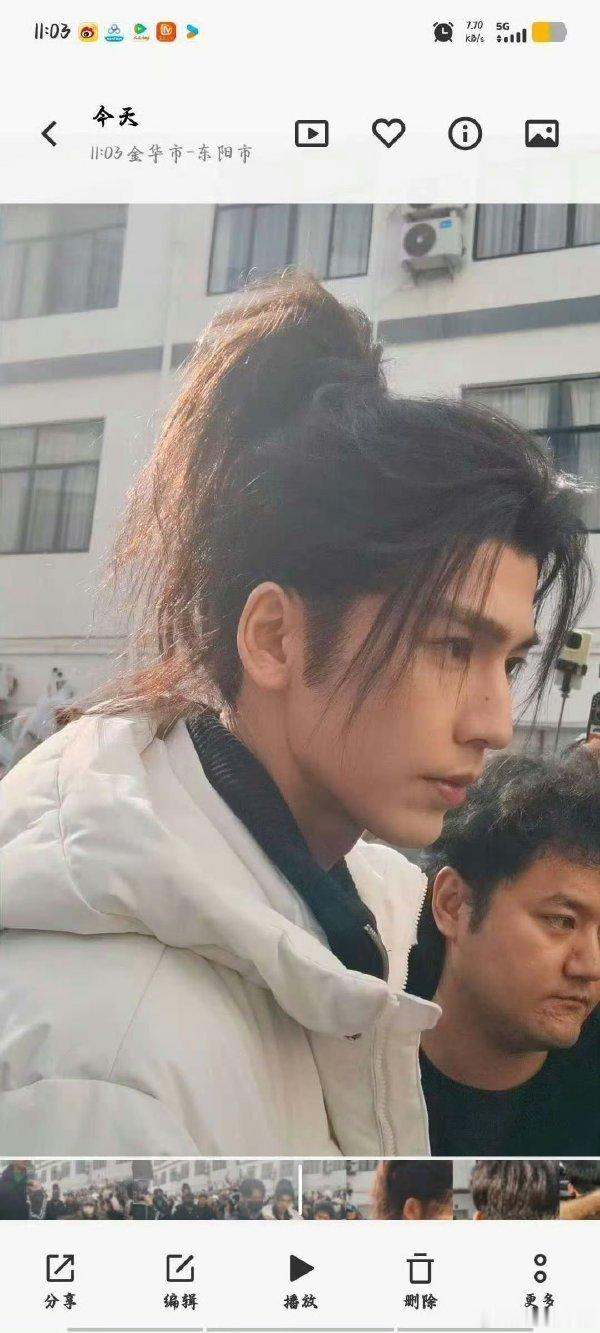 《归鸾》路透解锁张凌赫林允妆造，张凌赫首日短发造型，粗粝质感适配市井混混前期人设