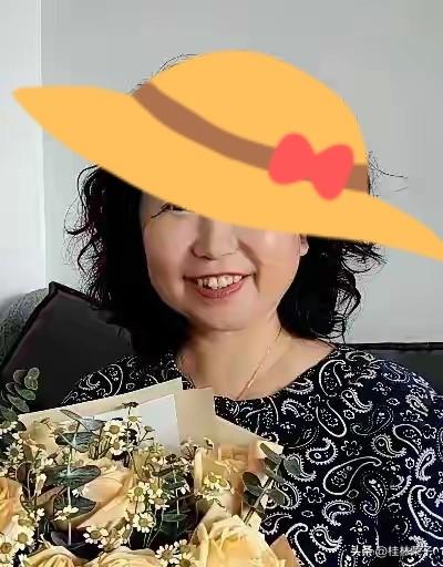 小熊回应亲婆婆从6楼摔伤之事！
内涵堂嫂是造谣高手。

小熊直播网友扣字问，
听