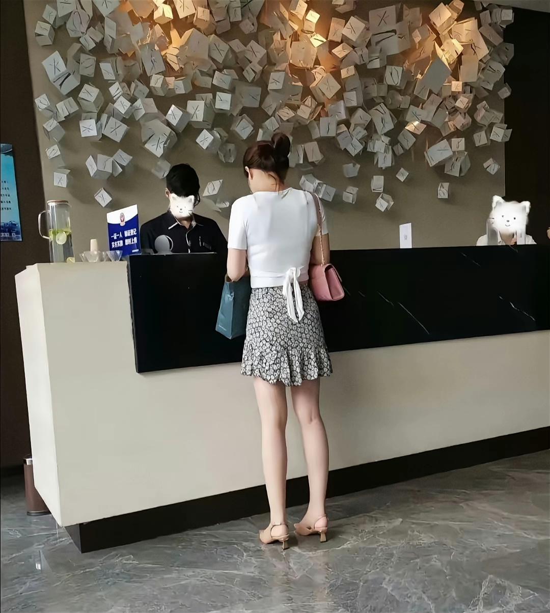 这前台设计挺文艺，
只是搞卫生挺繁琐。
[微笑][微笑][微笑]
