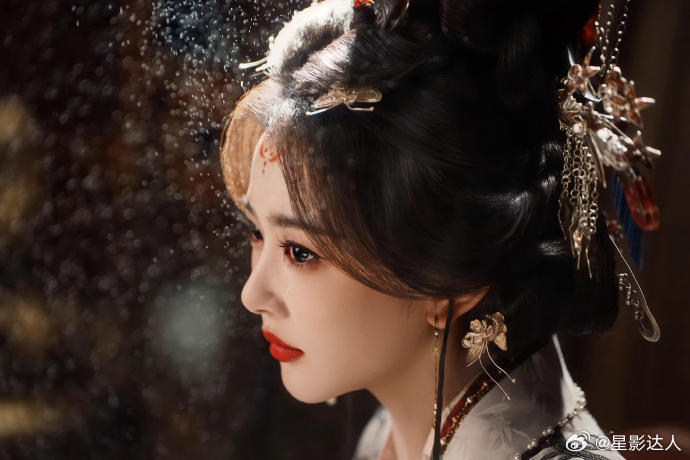 孔雪儿公主造型 真的很佩服她的造型适配度，孔雪儿驾驭各类公主造型游刃有余，古今装