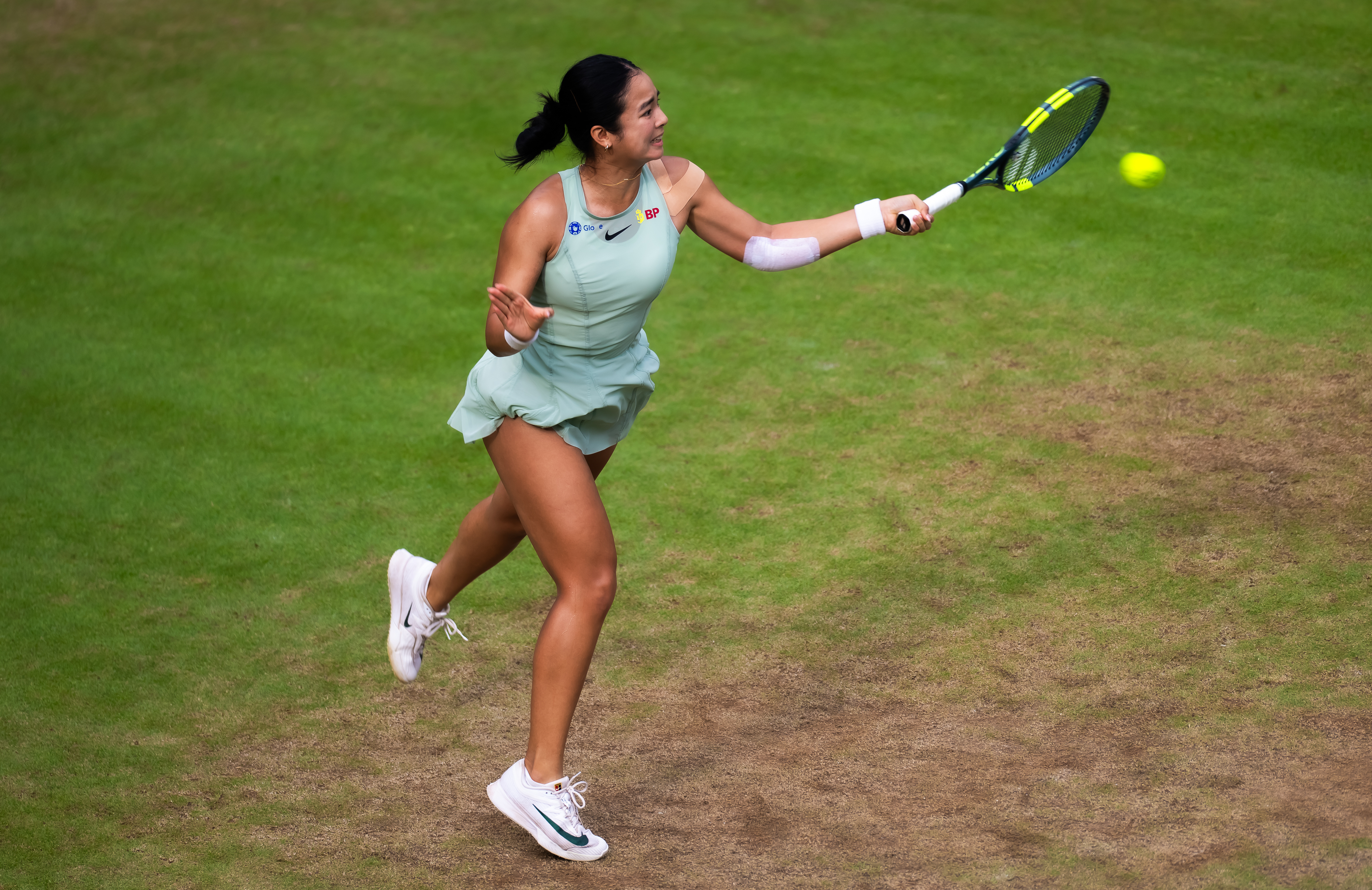 解锁首个草地决赛🌱WTA500柏林站半决赛，8号种子诺斯科娃以6-2 6-4完