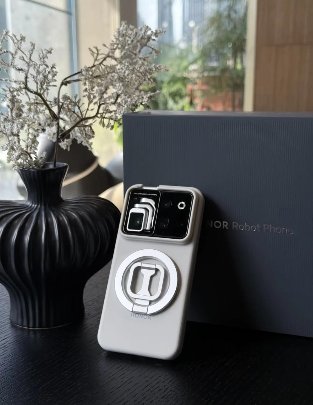 被荣耀Robot Phone狠狠震撼到🤖
这哪是手机，是随身AI摄影师！
✅可