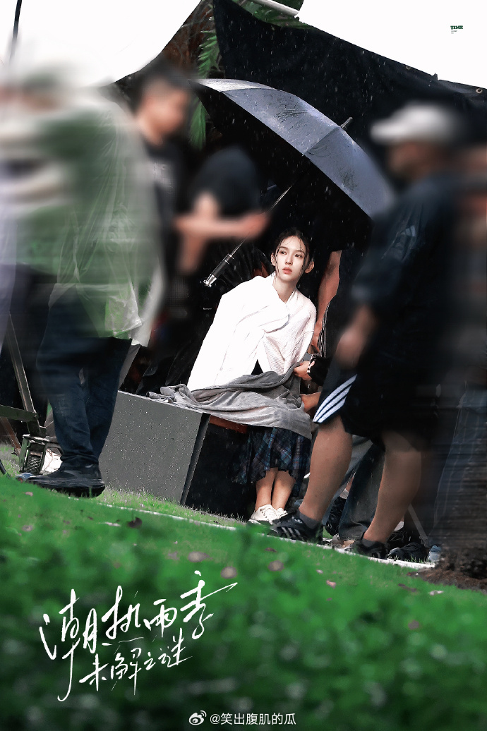 娱乐周也林诗兰像从雨雾里走出来的周也诠释创伤少女林诗兰周也把林诗兰身上那种脆弱阴