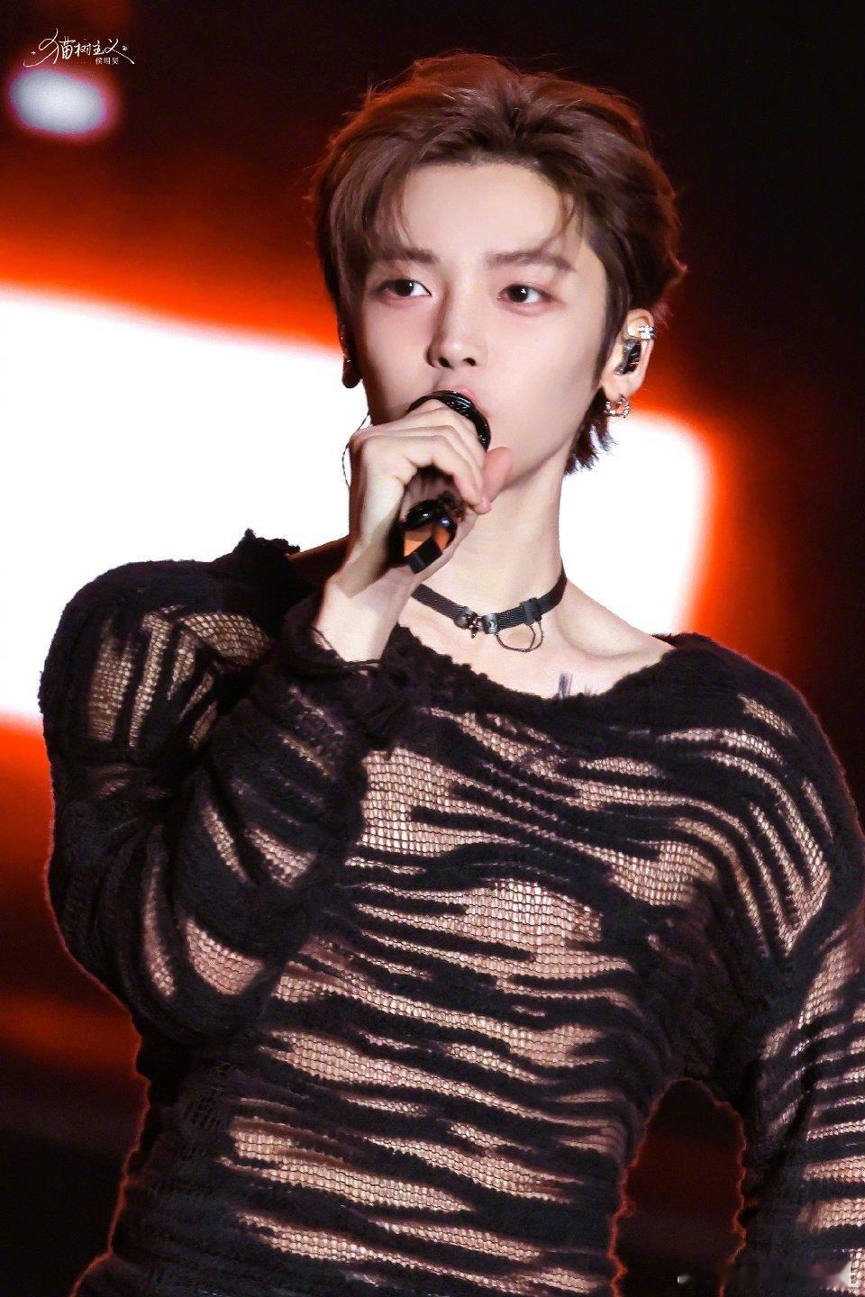 侯明昊哥哥也太帅了吧，我天啊‼️｜侯明昊