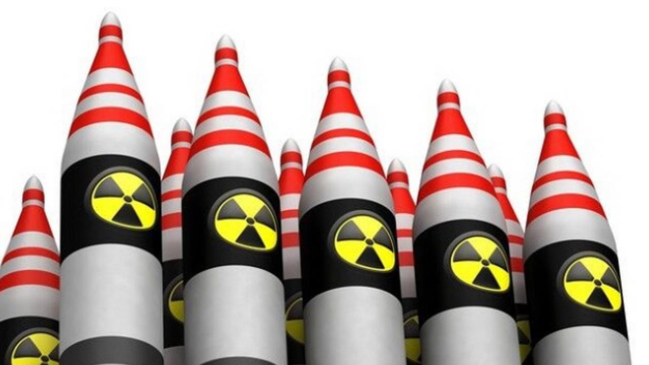 日本真敢拥核？我看未必是它想不想，而是美国敢不敢让它“疯”。

这根本不是什么日