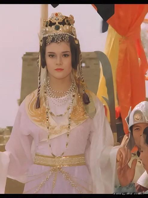 电影《敦煌》回鹘公主的造型真的太美了❤️

1988年中日合拍的《敦煌》里，回鹘