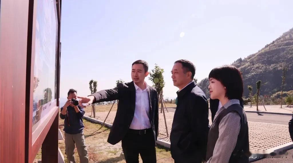  省文旅厅调研衡山文旅项目，先后考察了紫盖峰文旅、幻多奇、紫金山森林公园、萱洲等