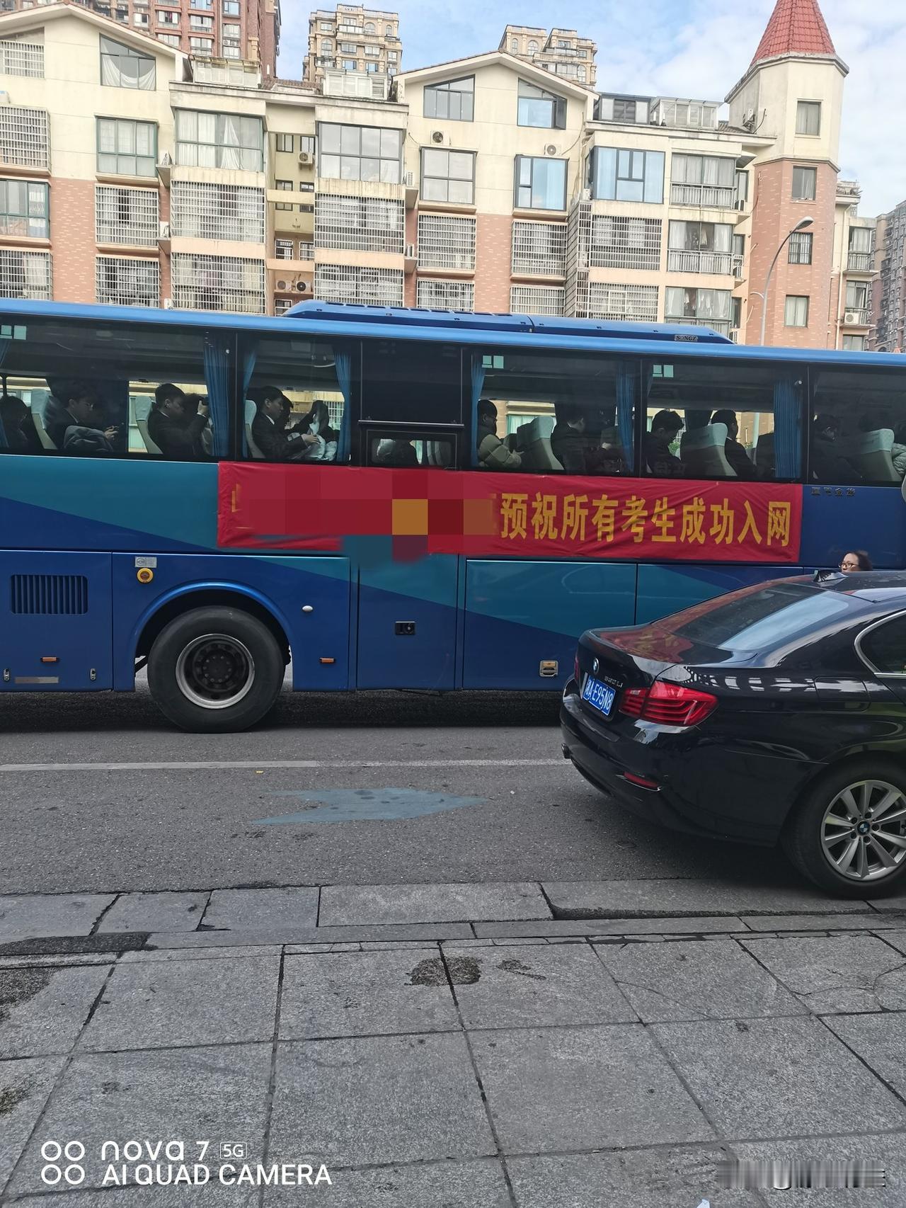 国网面试送行
能上这趟车的应届生都是过五关斩六将的强者。
首先能有资格参加考试的