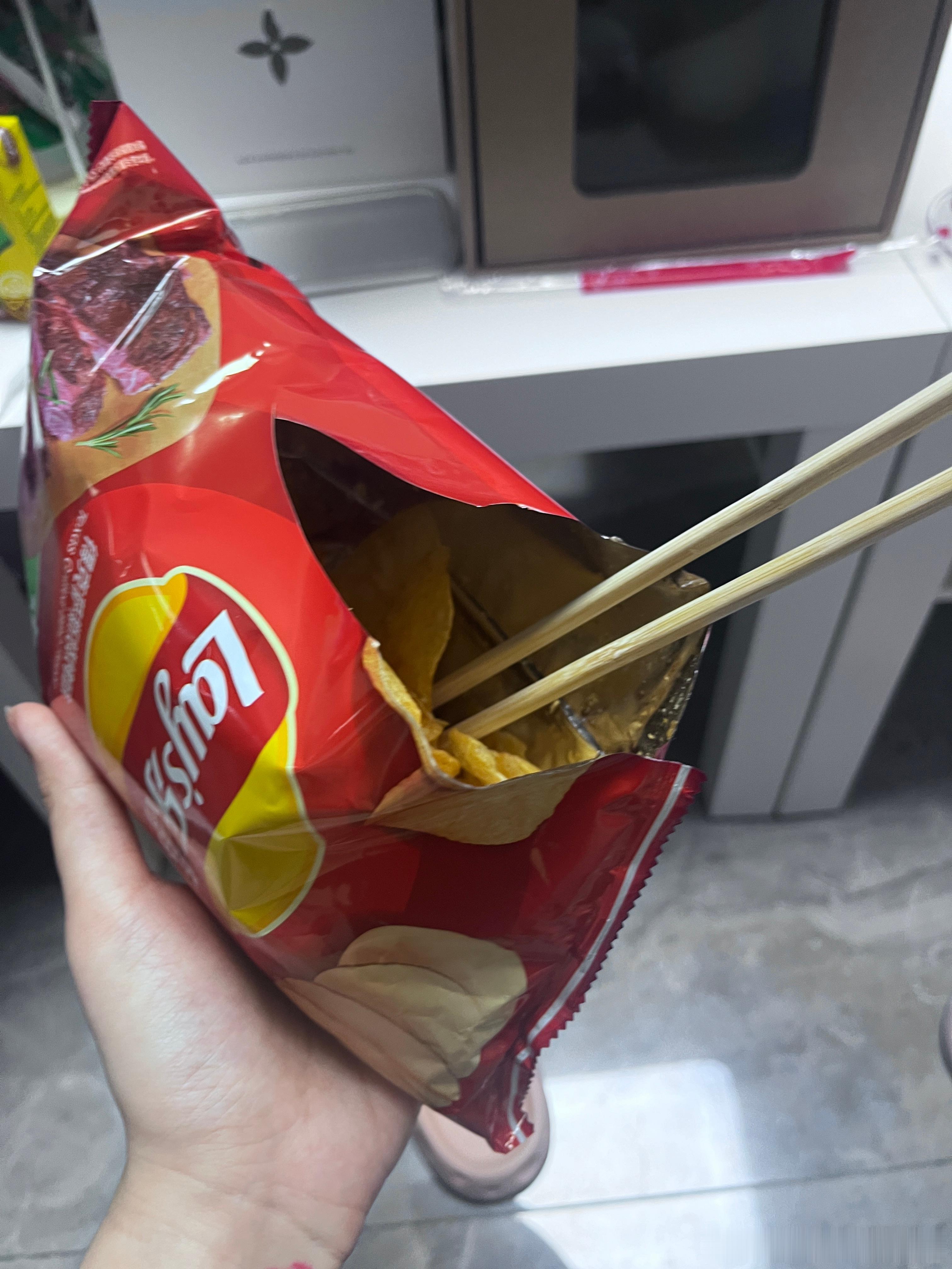 俺也用筷子吃薯片 
