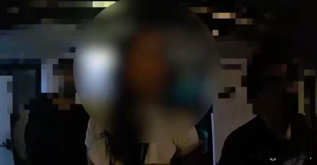 “玩大了！”台湾台北，26岁女主播为了博眼球路数，搞流量。以回馈粉丝为由头，找来