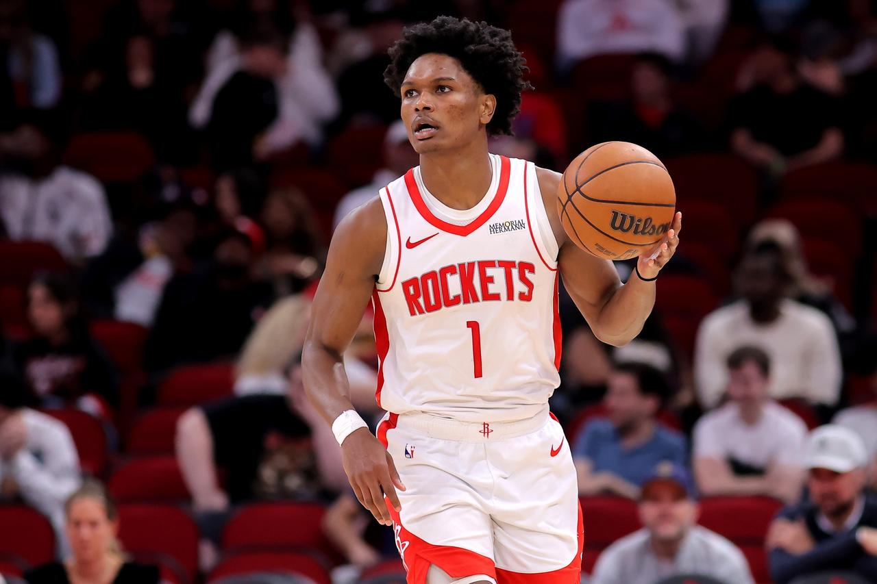 阿门补篮绝杀拯救火箭3人！
又见绝杀！前有肯纳德三分绝杀，湖人险胜魔术，随后，阿