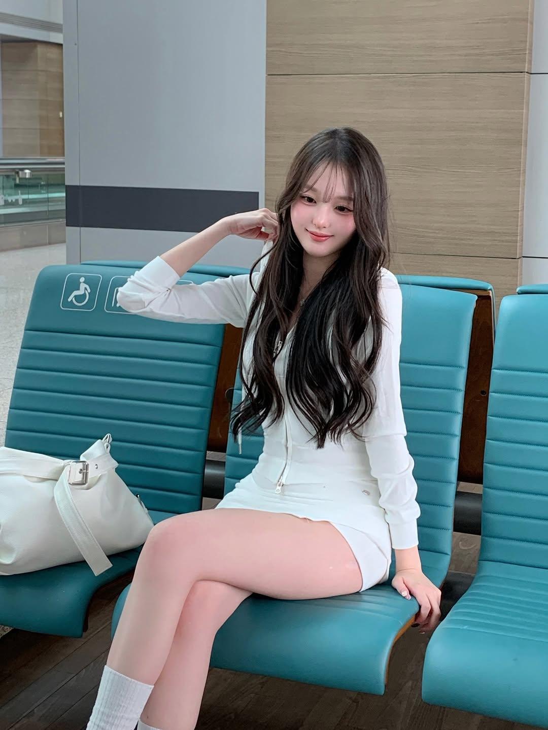 女生如何穿搭看起来时尚更有品味呢纯白