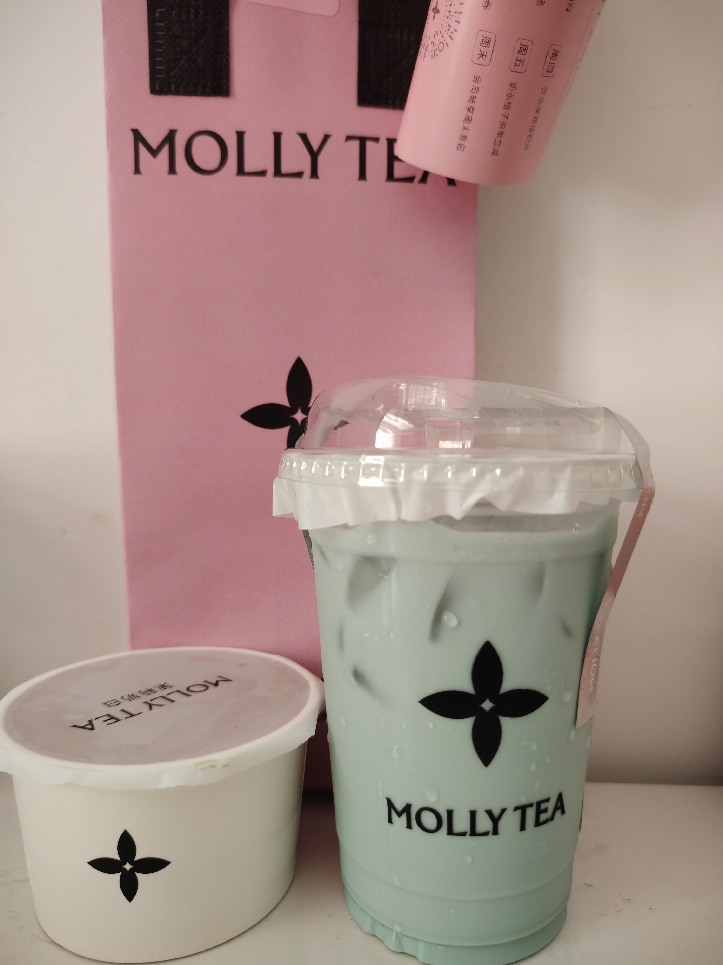 你们怎么知道莉莉熊请我喝茉莉奶白的薄巧了