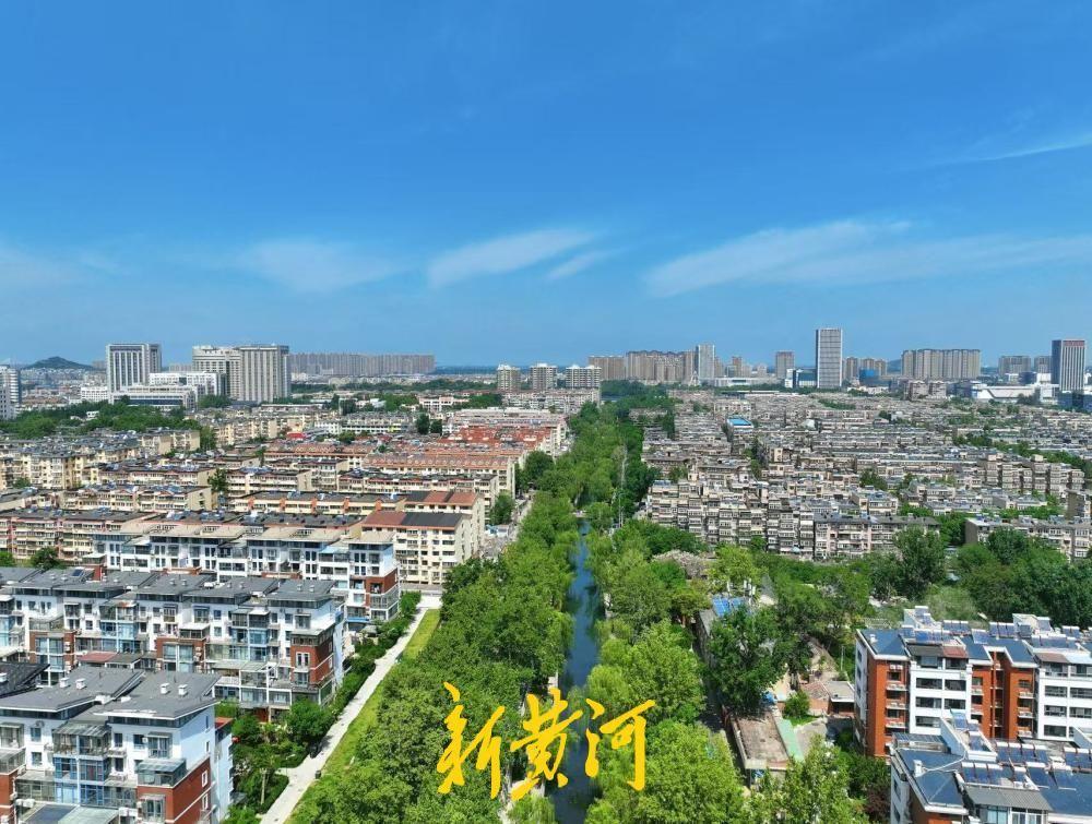 暮春时节好风光，济南工商河畔翠柳碧水映蓝天！4月22日，暮春时节，晴空之下的泉城