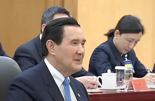 来大陆转了一圈之后，回到台北就称两岸统一需要征求台湾两千三百万民众的意见，这里，
