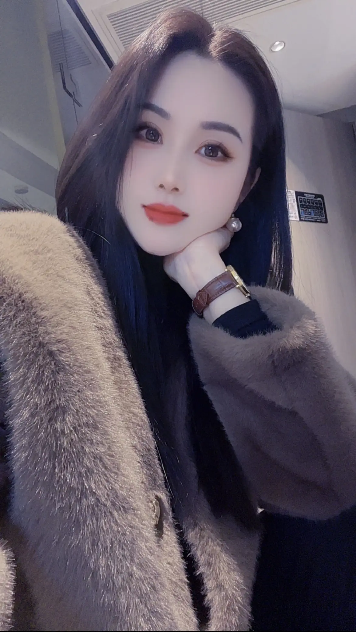 我不怕过冬天，就怕兜里没有钱，怕和你没有缘，怕一个人过年…