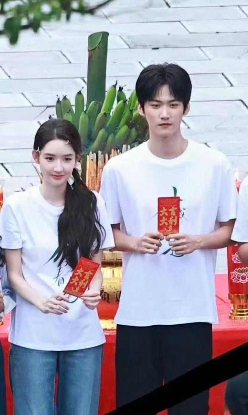 王玉雯周柯宇小城春色开机同框路透恭喜两位新剧开机，合作愉快王玉雯周柯宇小城春色开