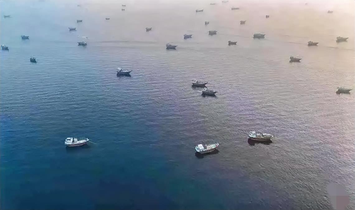 美伊备忘录暗藏海峡收费分歧，伊朗计划收取海事服务费，美方坚称通行免费
 
据法尔