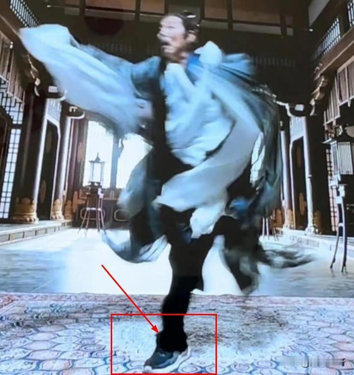 不行，我真的快笑亖在热搜上了！《庆余年2》庆帝的运动鞋穿帮了，观众却说：那是叶轻