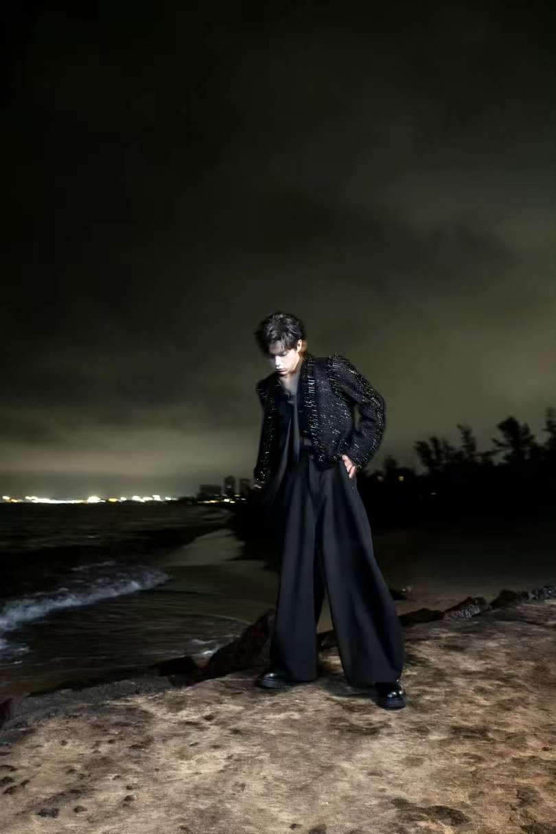 陈天润首个个人红毯 人生首个个人红毯圆满落幕！陈天润以沉稳姿态回应期待，既保留少