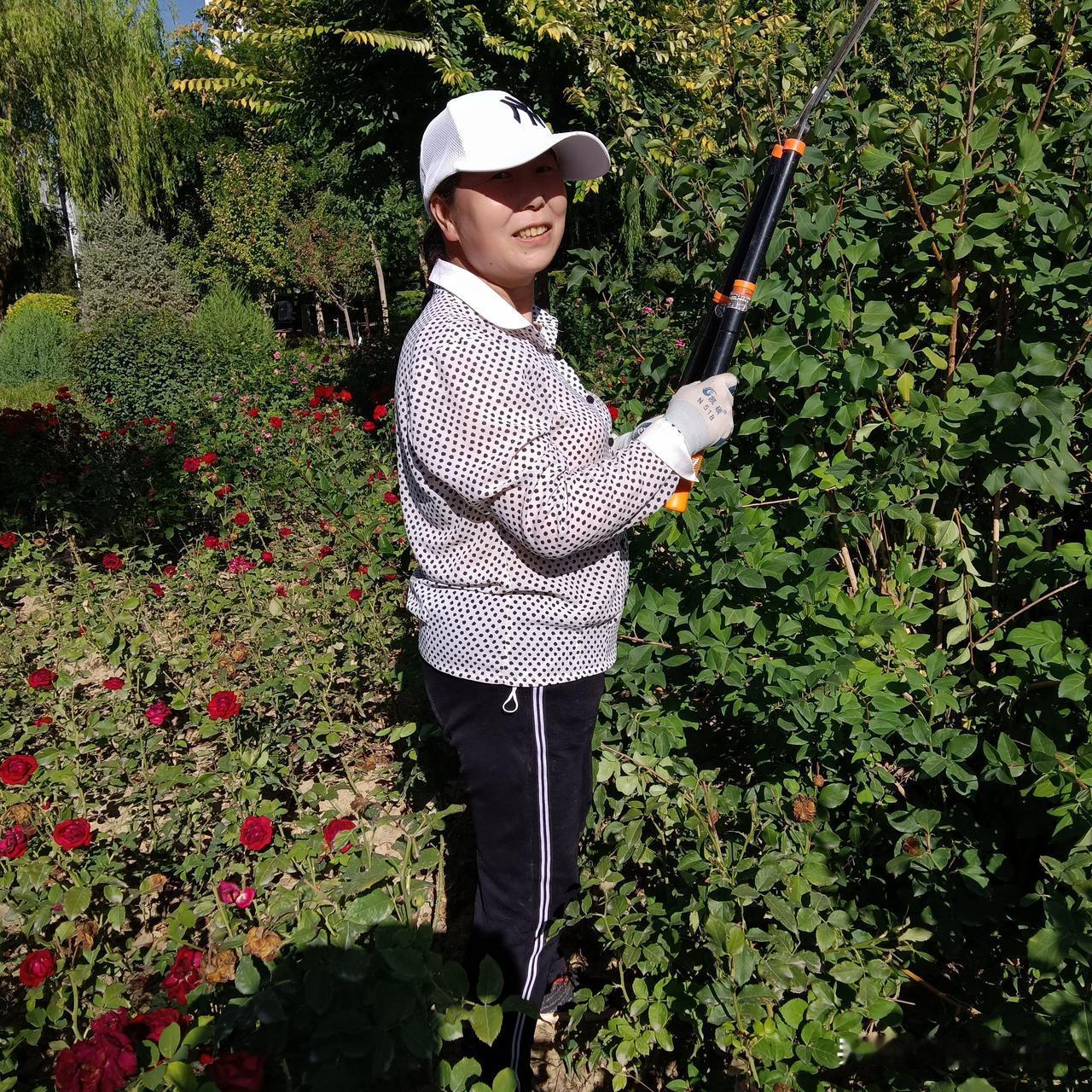 好好干活吧！上一天班，就能挣上一家人的生活费。不上班，口袋里空空的，转个菜市场都