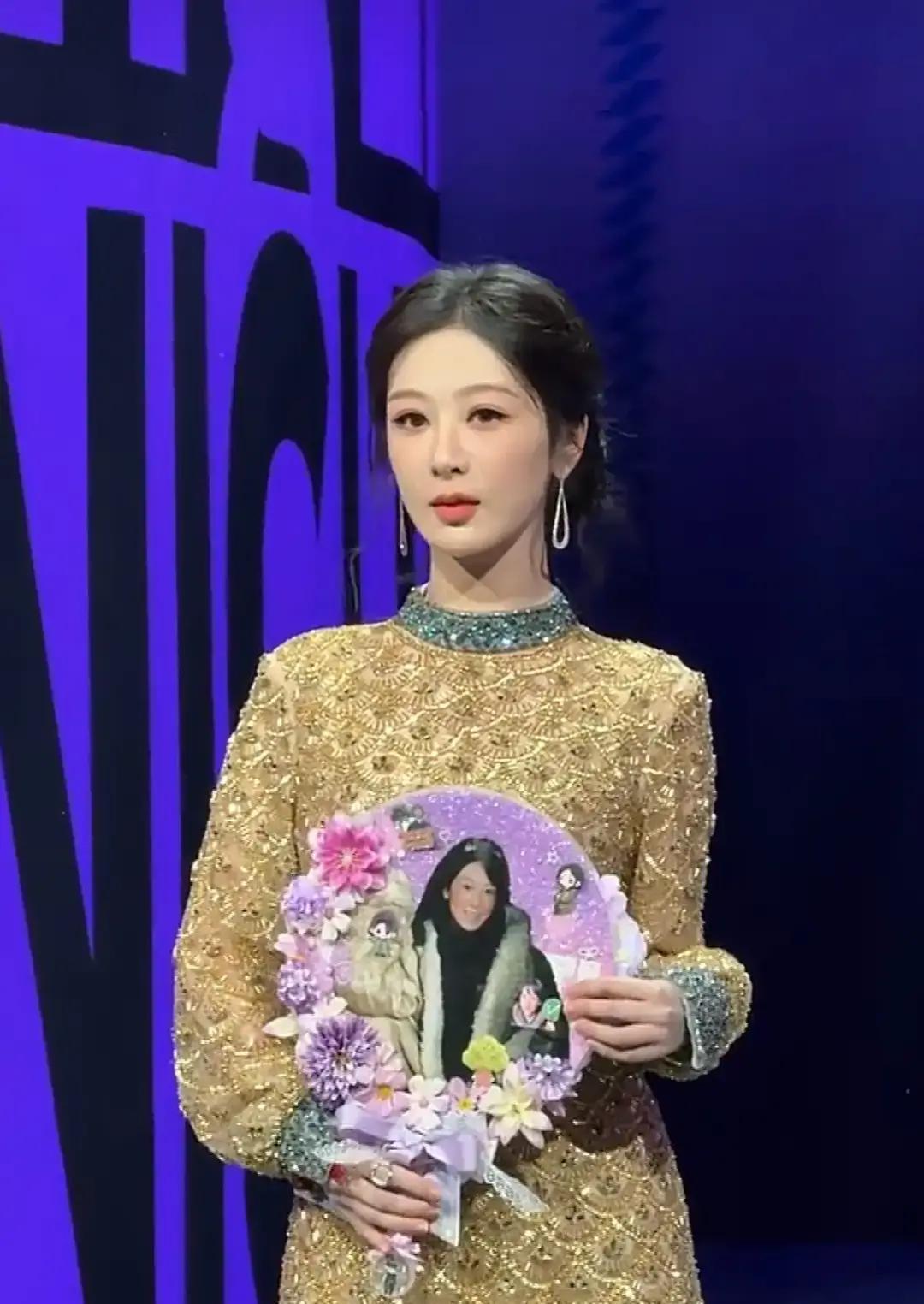 杨紫血氧掉到70，胡歌在海拔5000米驻扎188天。
别再喂观众垃圾了，这才是“