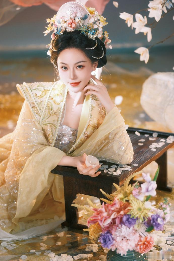 这才是素锦该有的样子黄梦莹鎏金花神造型救命，黄梦莹的鎏金花神造型越看越耐看！没有