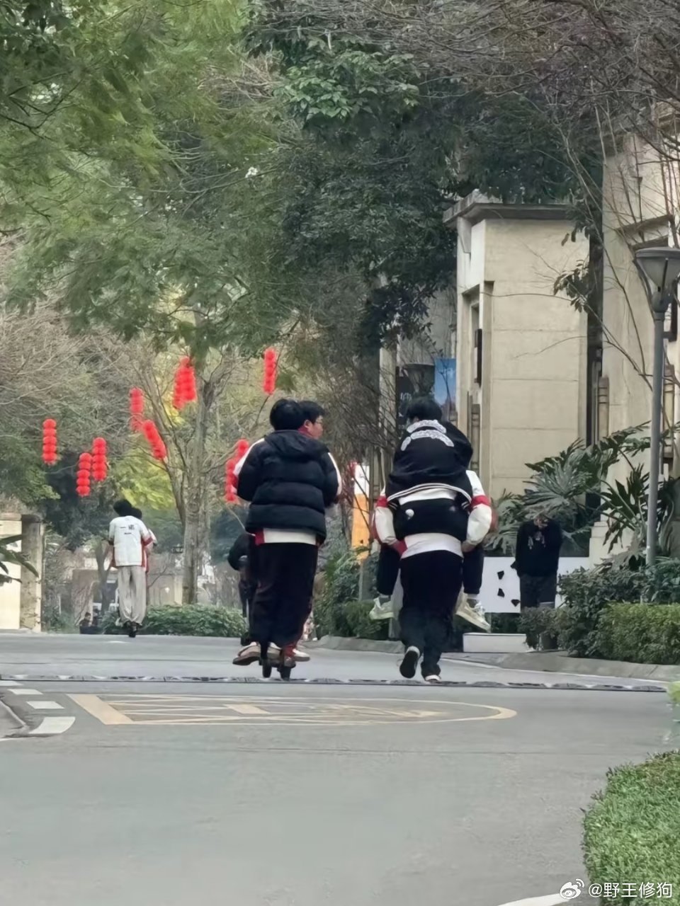 AG超玩会开一个五小红的神图专帖，想看看你们手机里最喜欢的一生钟轩帅是哪张202