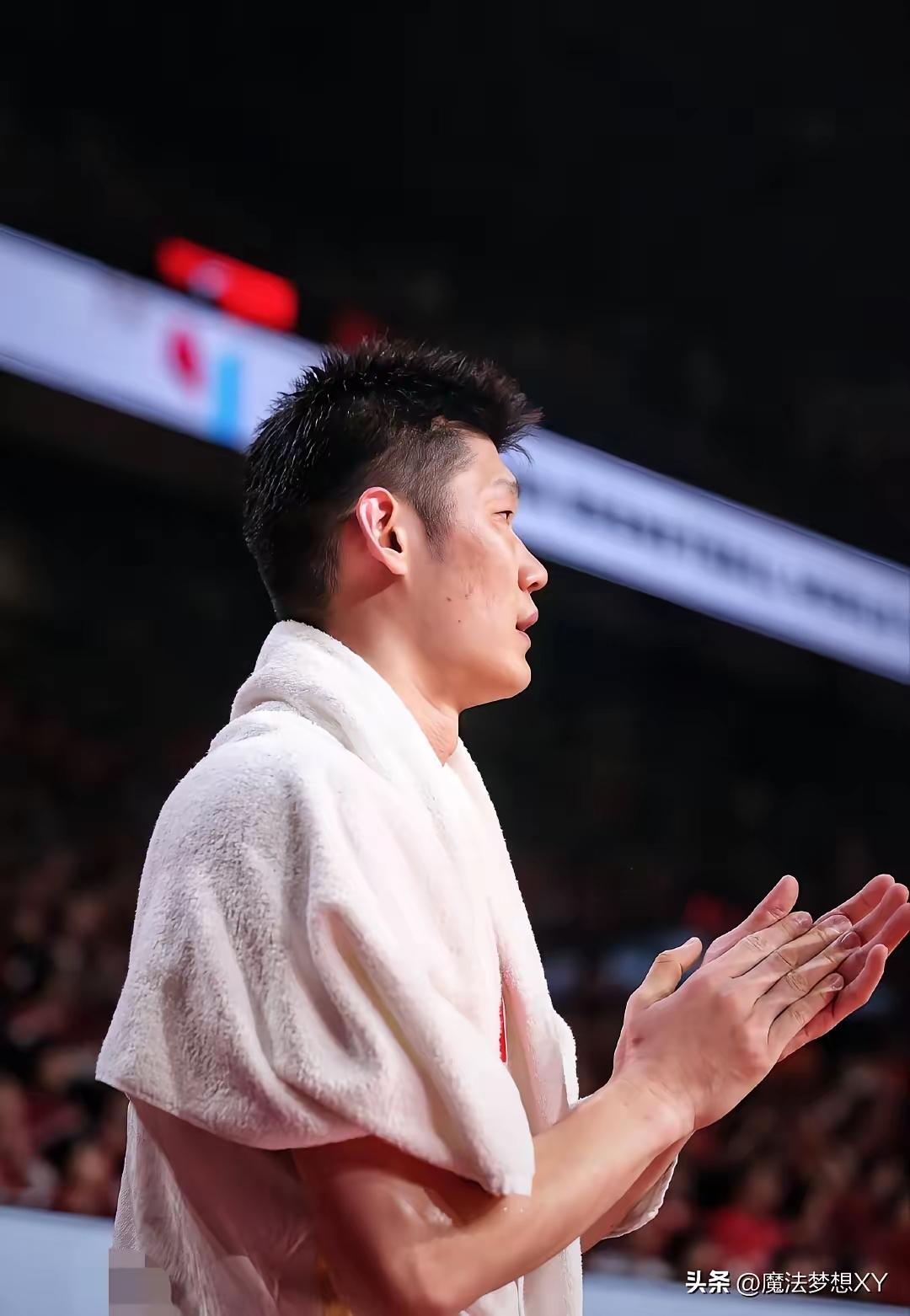 有点成绩就说大话，胡金秋人品、态度当然没啥说的，让人佩服，但是说他和姚明很像，就