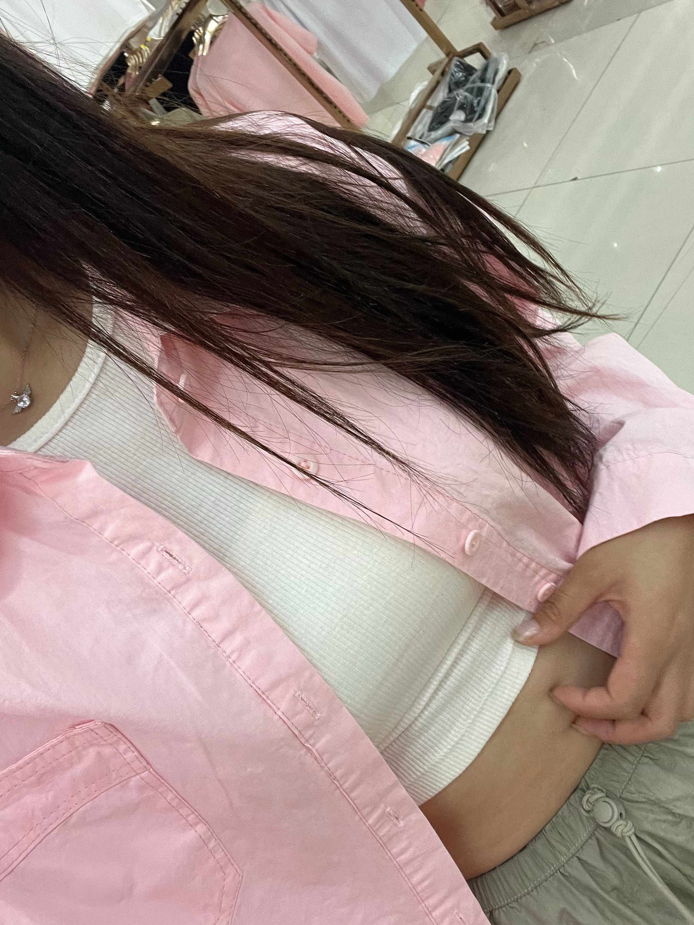 这两件衣服好春天吖 好看吧 我一件没买 哈哈哈 ​​​