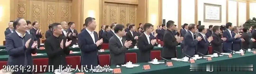 开年第一会见马云！马云迎着春风回来了！

前排从右至左：宁德时代曾毓群、阿里巴巴