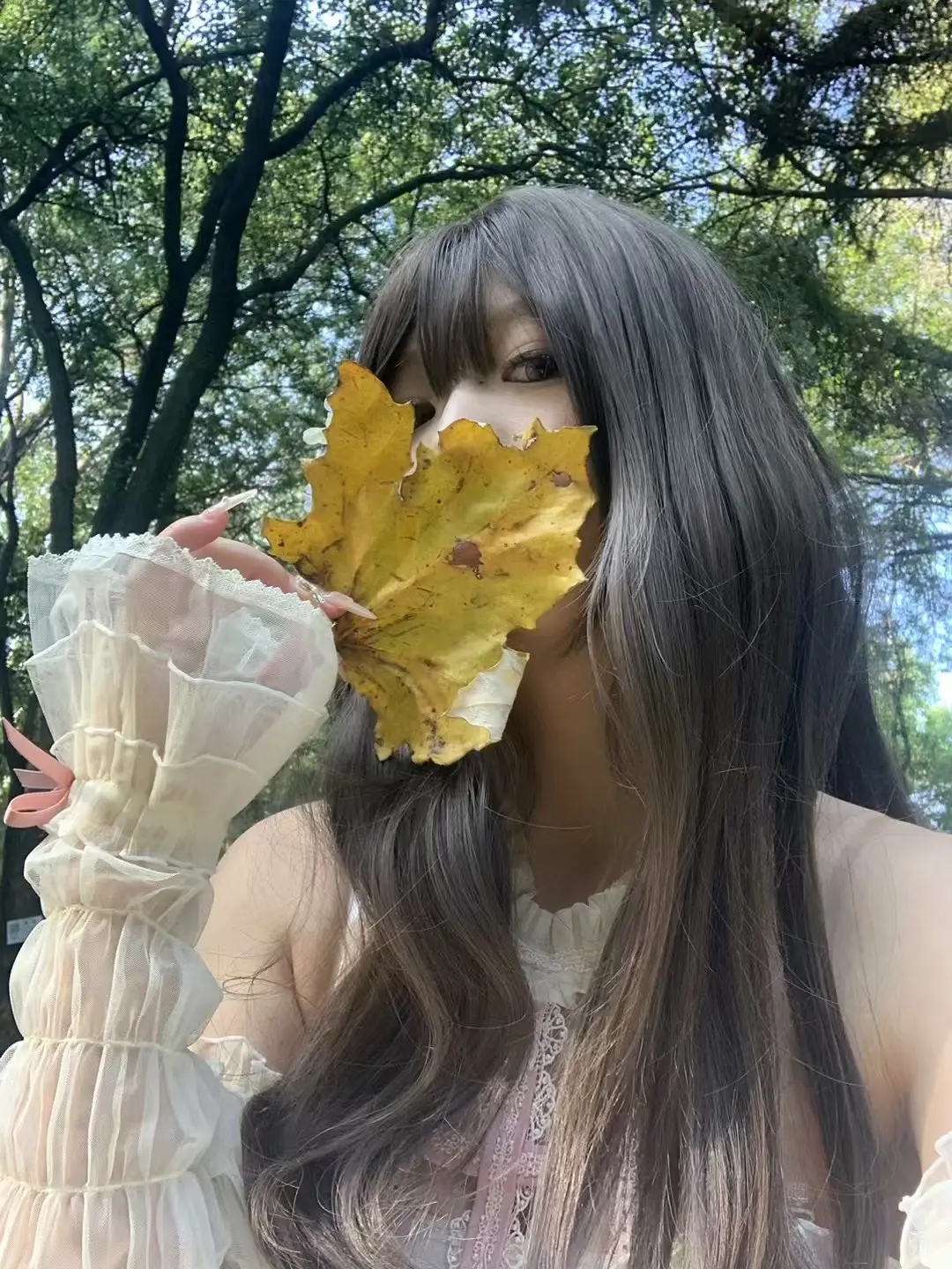 世界越来越美了， 我独自一人，却很自在。 我别无所求，只想被阳光晒透。...