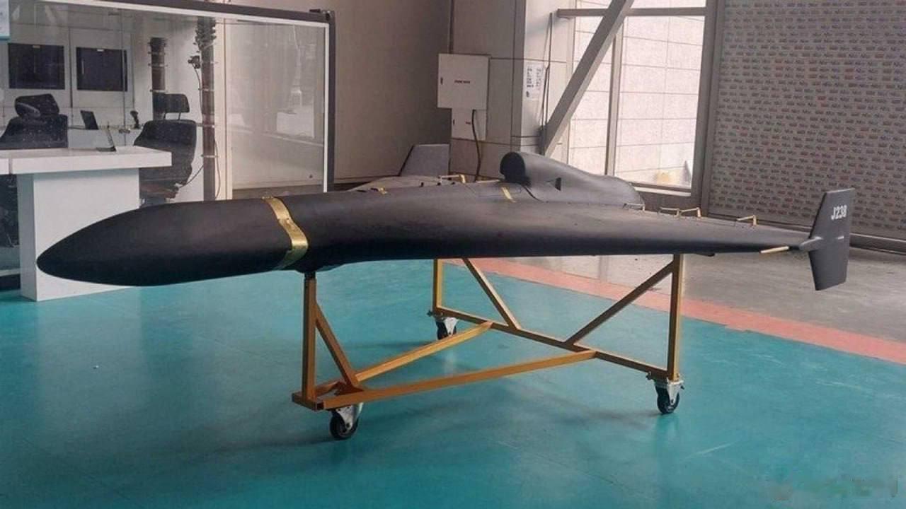 俄羅斯發展出一種名為「狼群」的天竺葵無人機使用策略十分有趣。烽火问鼎计划 首先，