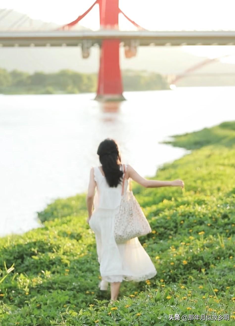 近日，福建一位32岁的已婚女士很是痛苦。

她老公不顾家不给家用，脾气还很臭。