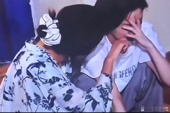 孙怡给人擦完眼泪又擦回人家身上孙怡给别人擦完眼泪又擦回人家身上 孙怡给人擦完眼泪