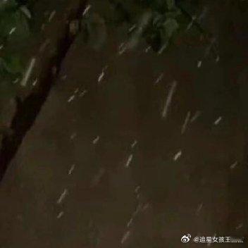 #阳光信用[超话]#《百年孤独》里有一句话： “人生的本质就是一个人活着，不要对