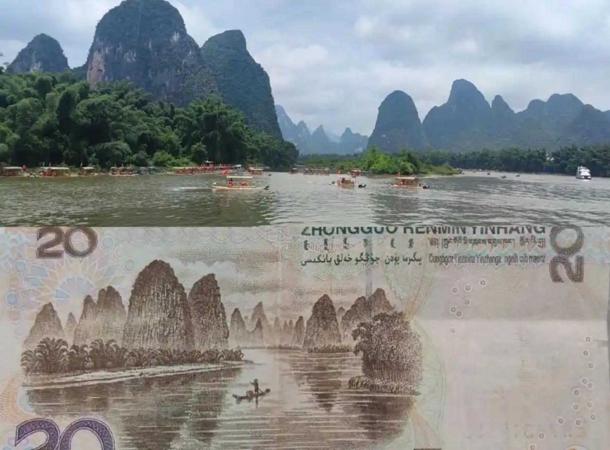 别在阳朔被坑了！20元背景拍照收费是假的！🔥

姐妹们！刚刷到阳朔20元人民币