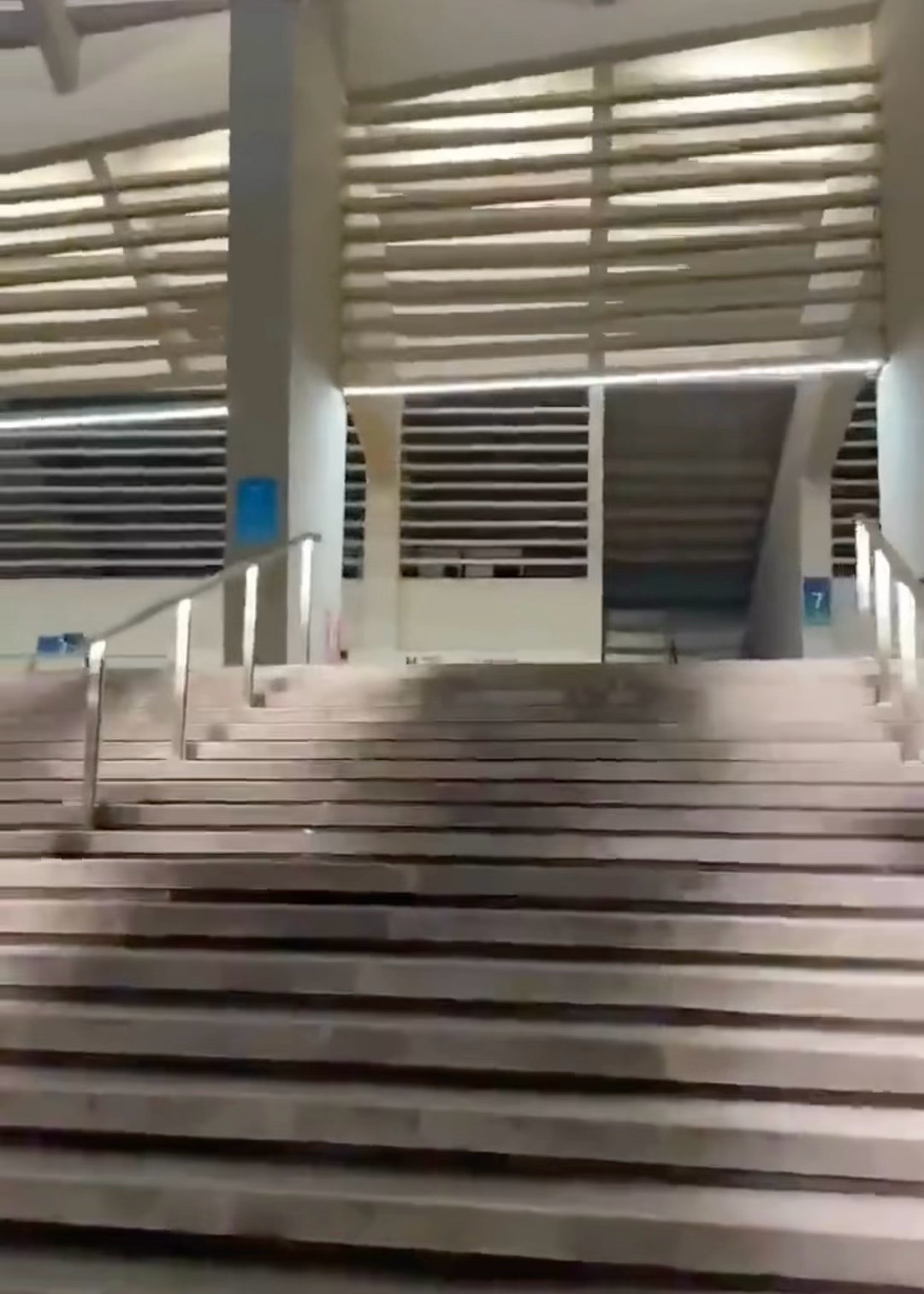 鞠婧祎雨爱舞台彩排路透。。鞠婧祎彩排