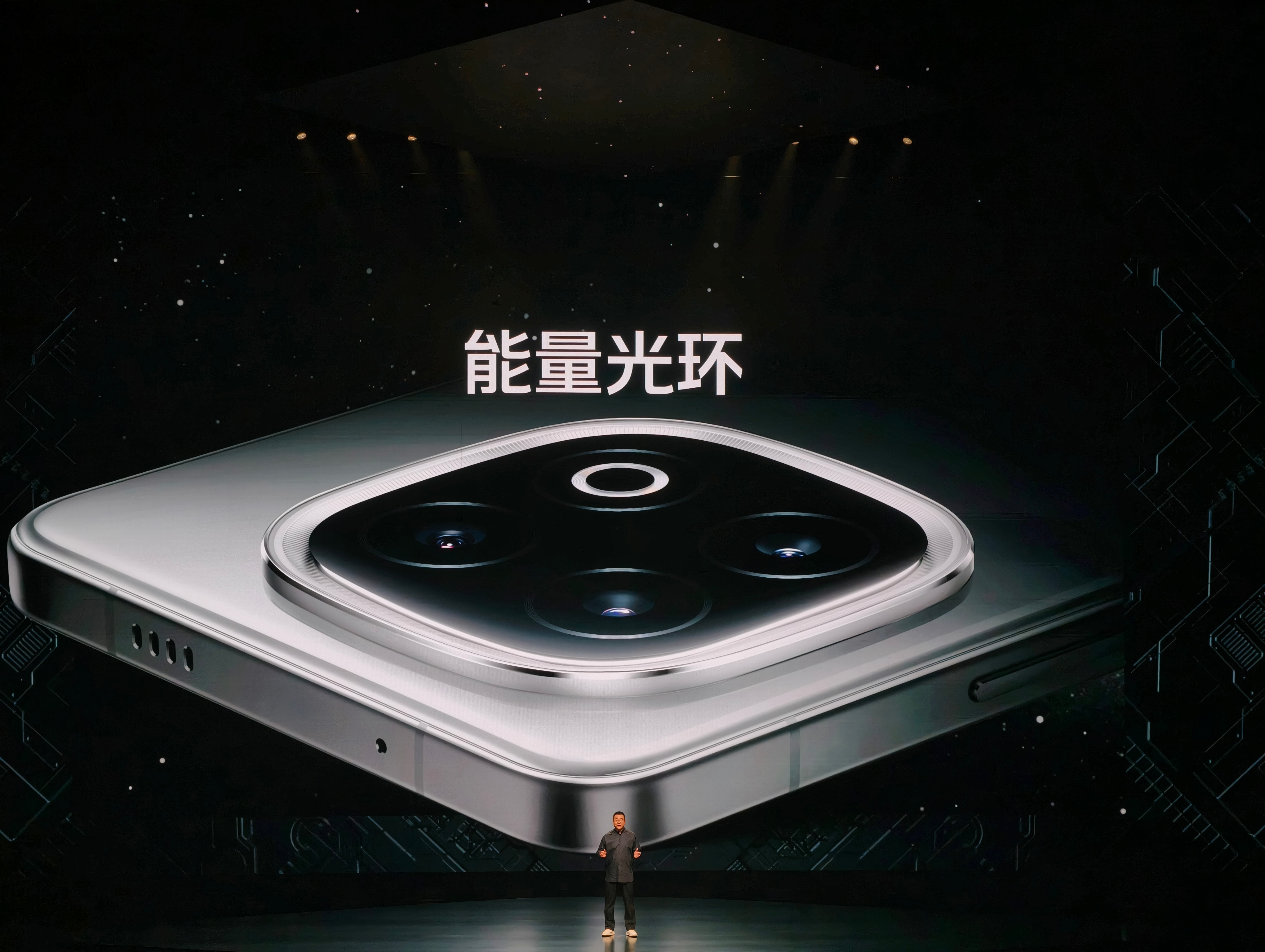 #iQOO13#带来能量光环设计，可以自定义光效，圆润直边金属中框，微四曲背板，